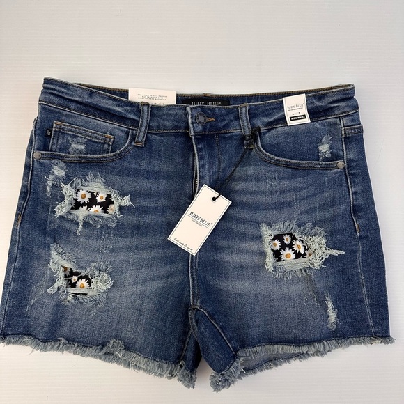 Judy Blue Women’s High Waisted Distressed Daisy Patchwork Denim Shorts! NWT Sz L - Picture 1 of 12